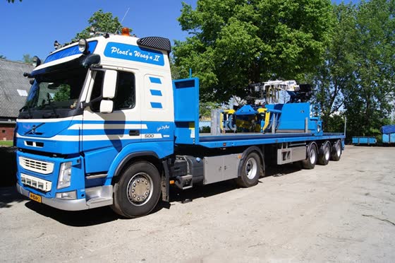 Vrachtwagen met aanhanger